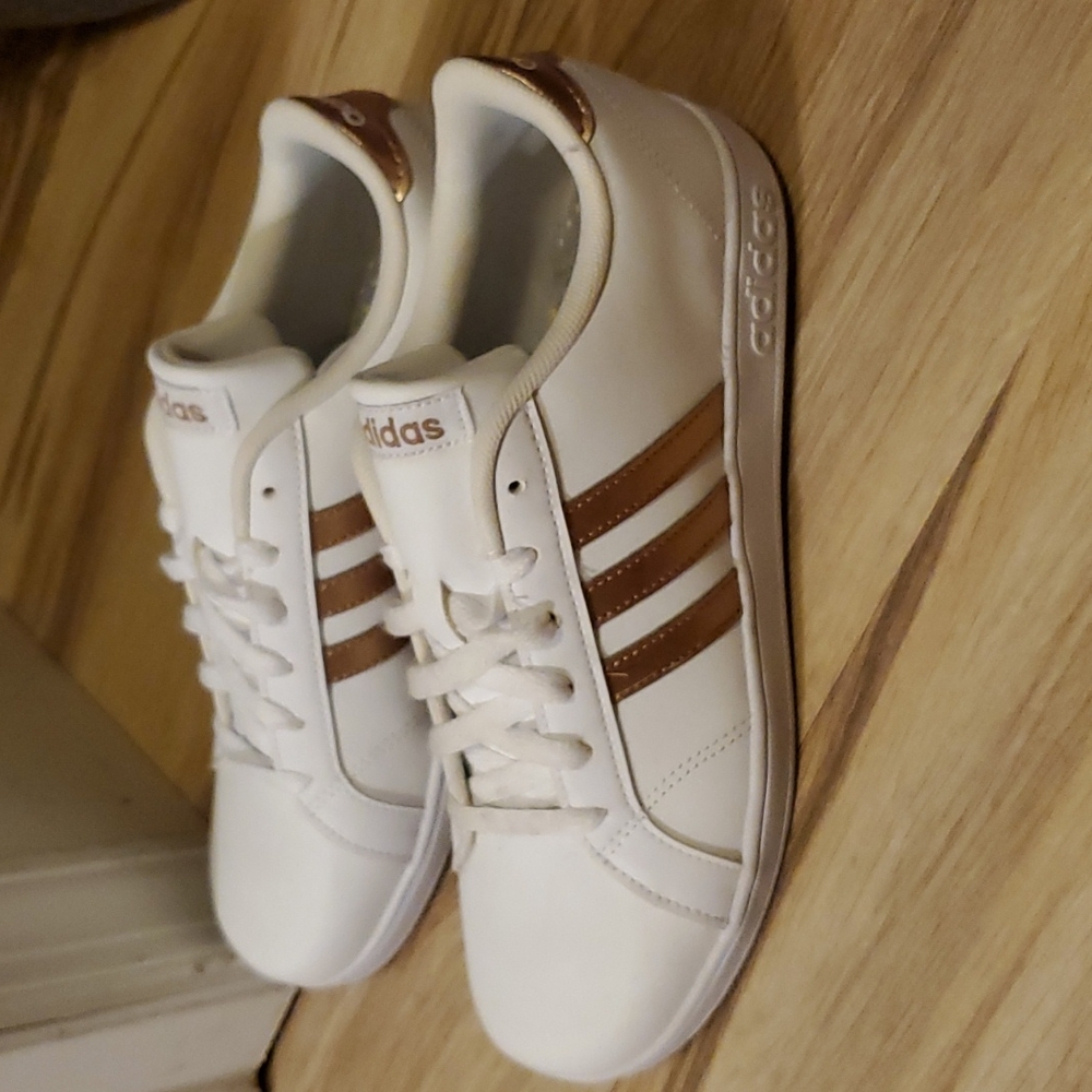 Adidas women's size 7 superstar white and copper